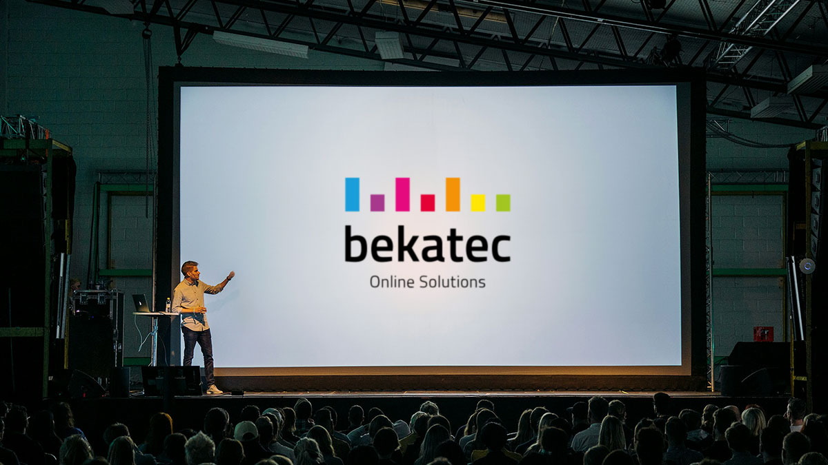 Die abgebildete Päsentation von Bekatec Online Solutions wird auch durch eine Presentations-KI unterstützt.